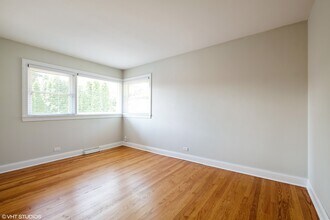 233 Thelin Ct in Wilmette, IL - Building Photo - Building Photo