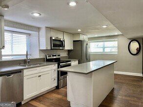 1307 Lorenzo Dr SW, Unit B in Atlanta, GA - Building Photo - Building Photo