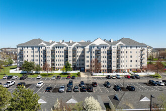 Atlantic at Marina Bay in Quincy, MA - Foto de edificio - Building Photo