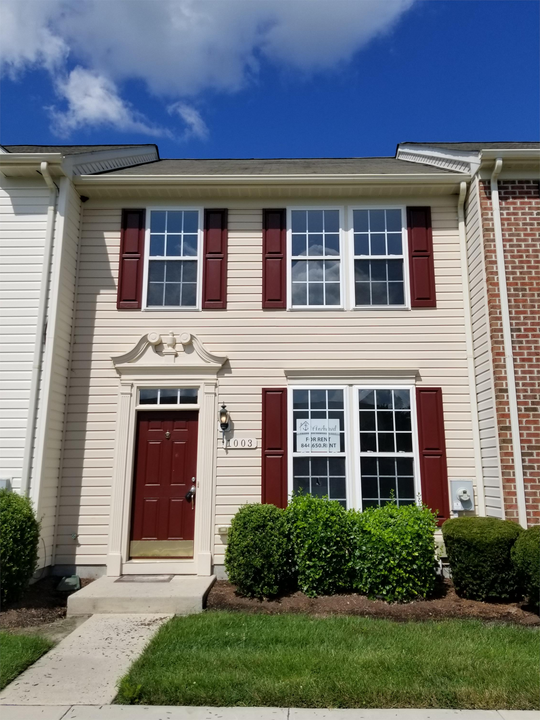 1003 Meadow View Dr in Salisbury, MD - Building Photo