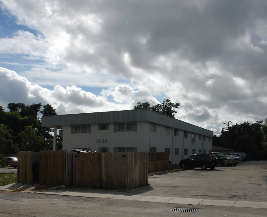 2244 Madison St in Hollywood, FL - Building Photo