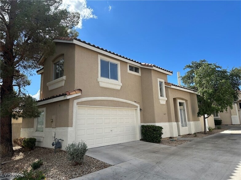 2427 Cliffwood Dr in Henderson, NV - Building Photo