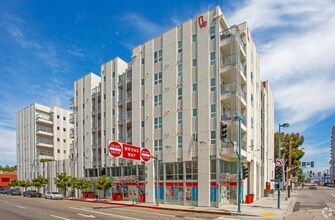 11407 Chandler Blvd in Los Angeles, CA - Building Photo - Building Photo