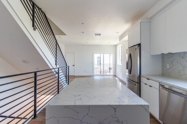 4507 W 18th St in Los Angeles, CA - Building Photo - Building Photo