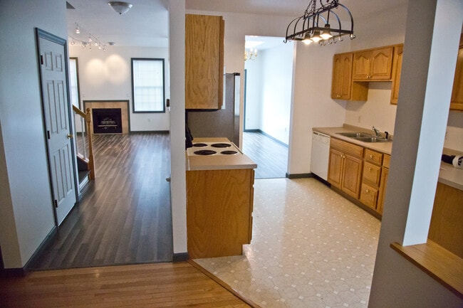 1460 Blue Course Dr, Unit 24 in State College, PA - Foto de edificio - Building Photo