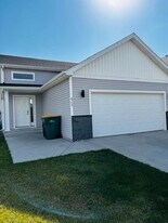965 Ashley Dr W in West Fargo, ND - Building Photo