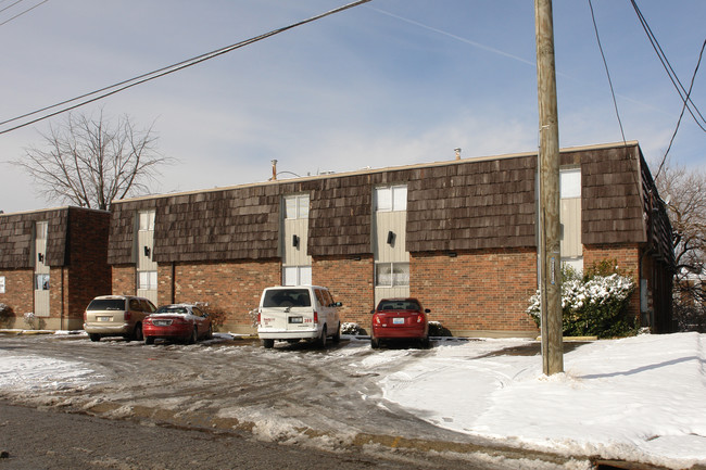 Linderhof Apartments in Louisville, KY - Building Photo - Building Photo