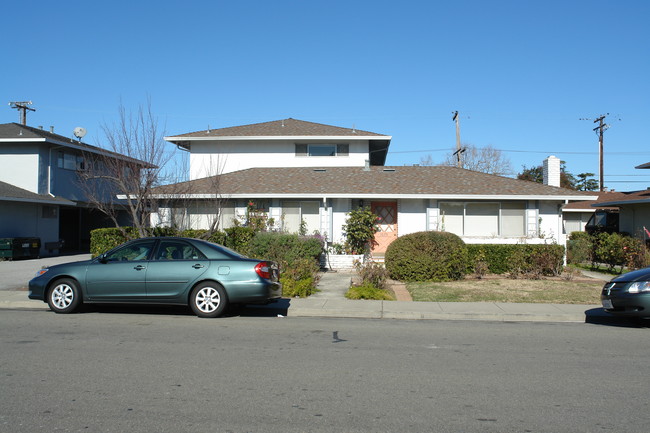 1075 Manchester Dr in Santa Clara, CA - Building Photo - Building Photo