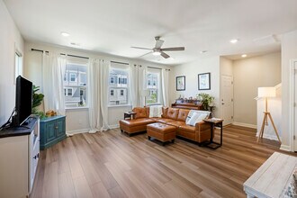 210 Winding River Dr in Johns Island, SC - Foto de edificio - Building Photo