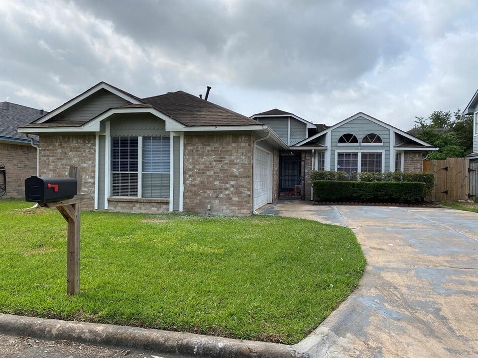 12711 Ashford Brook Dr in Houston, TX - Building Photo