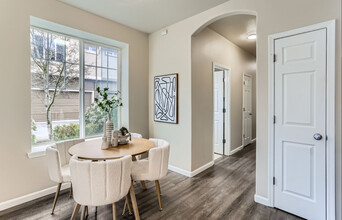 1724 SW San Mateo Ter in Beaverton, OR - Foto de edificio - Building Photo