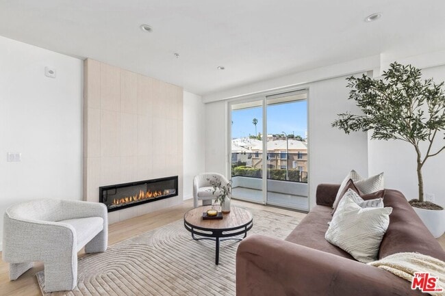 1463 1/2 S Beverly Dr in Los Angeles, CA - Building Photo - Building Photo