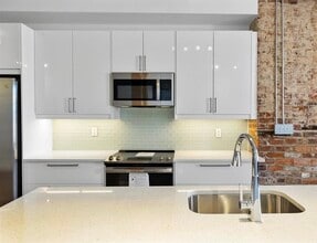 12 W Bank St in Petersburg, VA - Foto de edificio - Building Photo