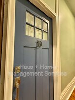 906 Penn Ave in Turtle Creek, PA - Building Photo