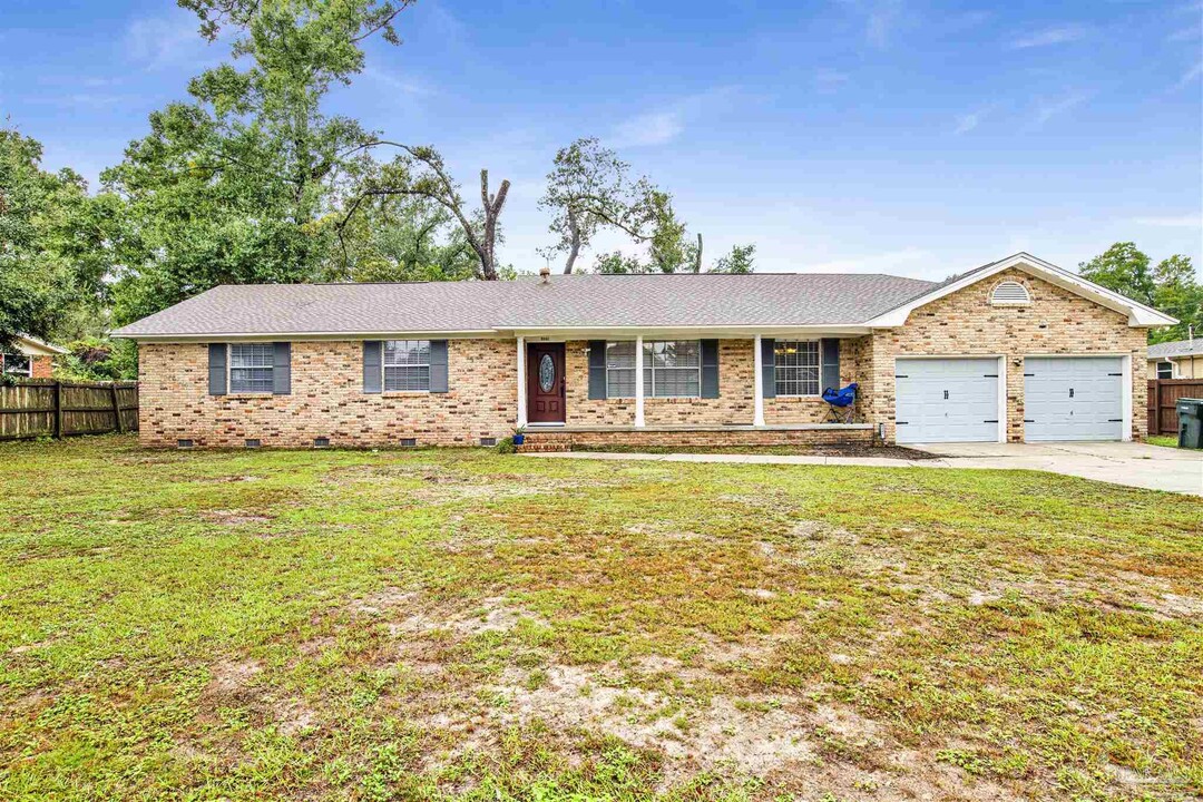 8261 Excelsior Dr in Pensacola, FL - Building Photo