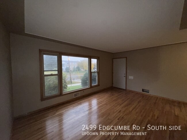 2499 Edgcumbe Rd in St. Paul, MN - Building Photo - Building Photo