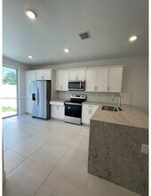 17017 SW 1st St in Pembroke Pines, FL - Foto de edificio - Building Photo