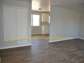 420 E Flores St in Tucson, AZ - Building Photo - Building Photo