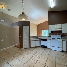 2406 Violet Ct in Kissimmee, FL - Foto de edificio - Building Photo