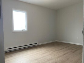 960 Violet Ave in Hyde Park, NY - Building Photo