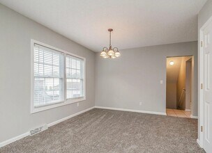 732 12th St in West Des Moines, IA - Foto de edificio - Building Photo