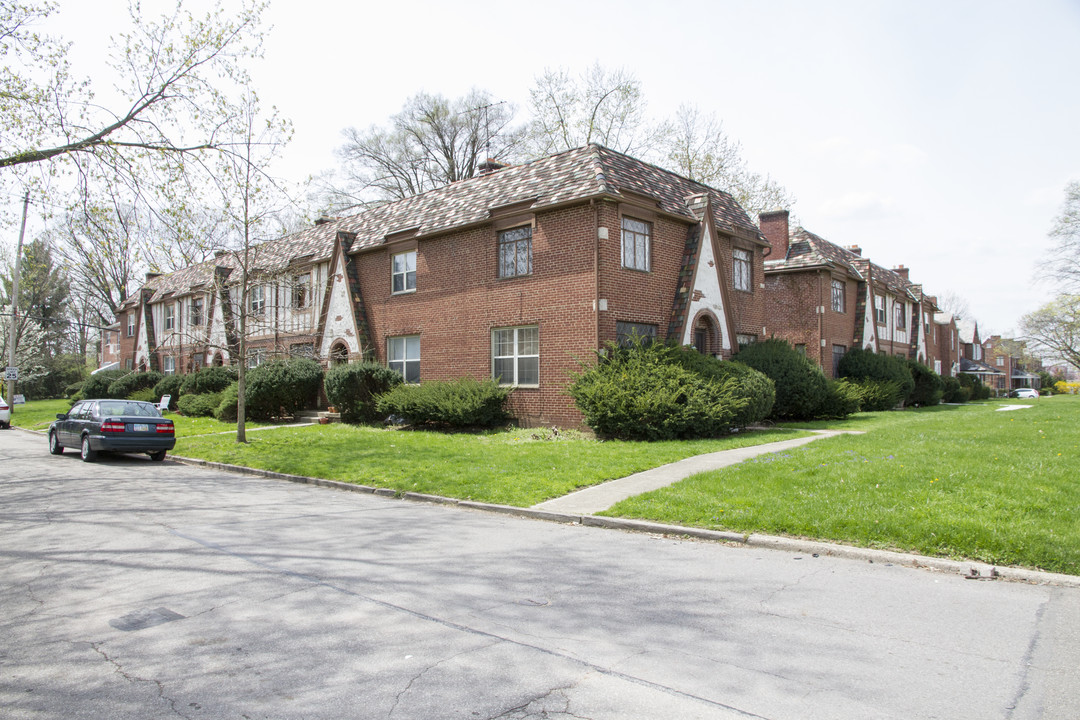 1055-1065 S Cassingham Rd in Columbus, OH - Building Photo