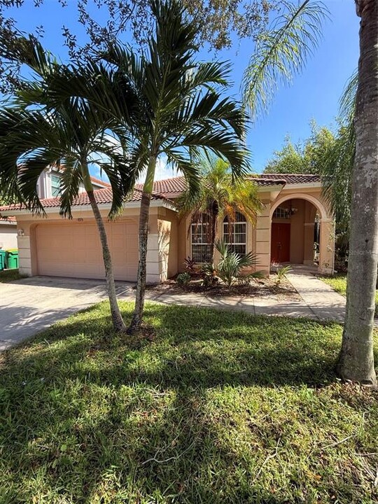 8376 Laurel Lakes Blvd in Naples, FL - Building Photo