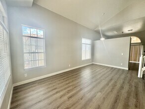 823 Zinnia Cir in Henderson, NV - Building Photo - Building Photo