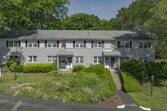 Mosswood Condominiums in Fairfield, CT - Building Photo - Building Photo