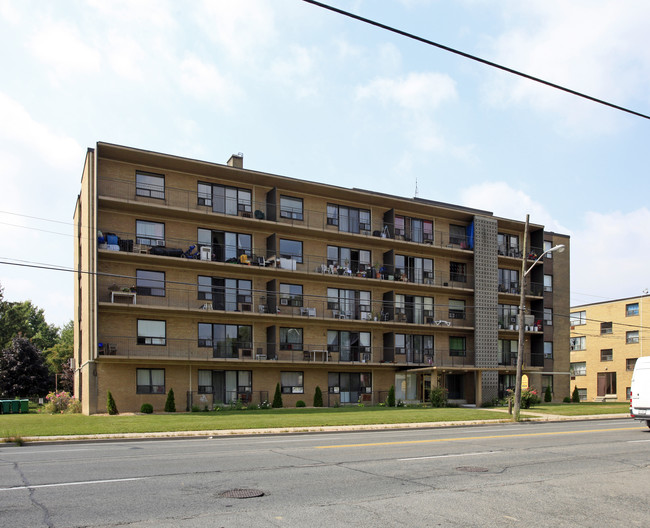 4100 Bathurst St in Toronto, ON - Building Photo - Primary Photo