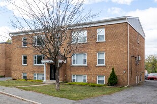 245 des Peres Blancs Ave in Ottawa, ON - Building Photo