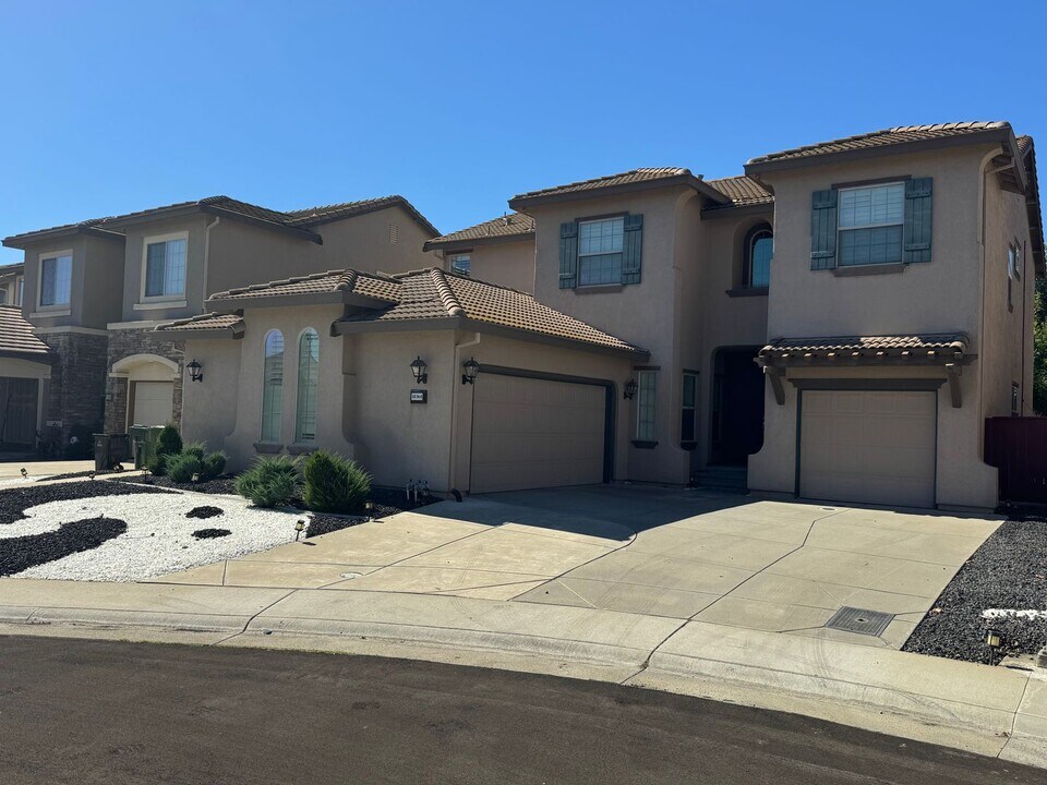 10364 Via Cinta Ct in Elk Grove, CA - Building Photo