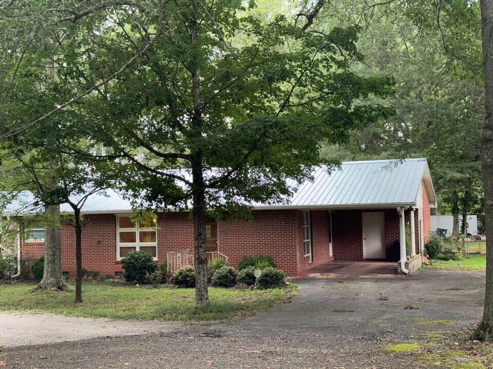 551 Glade Rd E in Anniston, AL - Building Photo