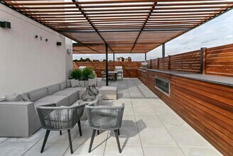 372 9th St in Jersey City, NJ - Building Photo - Building Photo