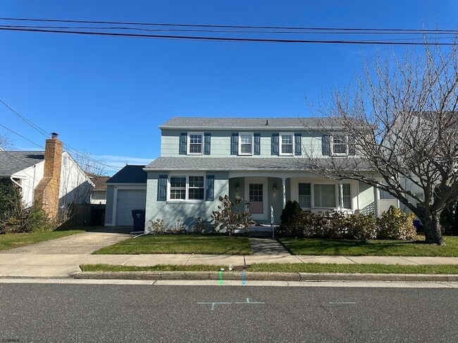 property at 611 N Delavan Ave