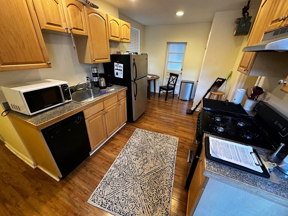 214 Hanover St, Unit 15 in Boston, MA - Building Photo