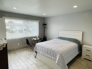 16555 Caminito Vecinos in San Diego, CA - Building Photo - Building Photo