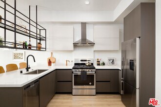 3833 Dunn Dr in Culver City, CA - Building Photo - Building Photo