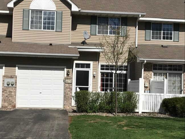 14179 Plymouth Ave in Burnsville, MN - Foto de edificio - Building Photo