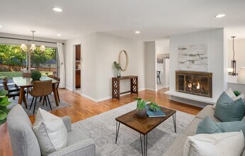 12634 SE 30th St in Bellevue, WA - Building Photo - Building Photo