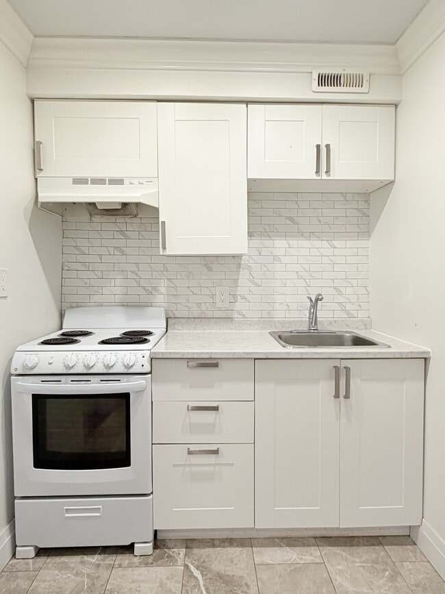 property at 1495 Gladstone Ave