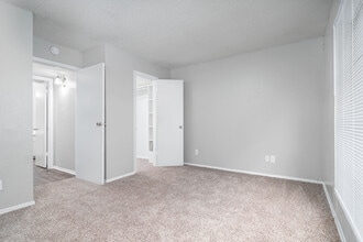 Sundance Apartment Homes in San Antonio, TX - Building Photo - Building Photo