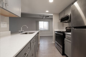 Uptown Square in Albuquerque, NM - Building Photo - Building Photo