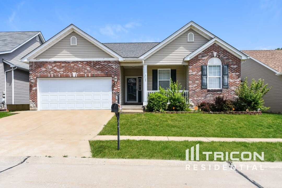 1125 Winter Lake Dr in Fenton, MO - Building Photo