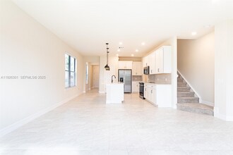 8648 Escue St in Wellington, FL - Foto de edificio - Building Photo