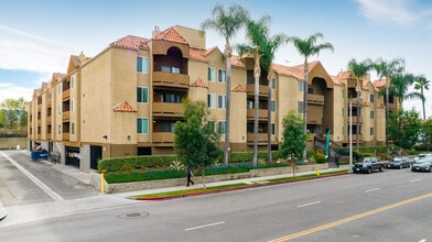 Encino Palms Apartments in Encino, CA - Building Photo - Building Photo
