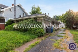 4111 Parrakeet Ave in Toledo, OH - Building Photo