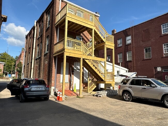 81 North Ave in Owego, NY - Foto de edificio - Building Photo