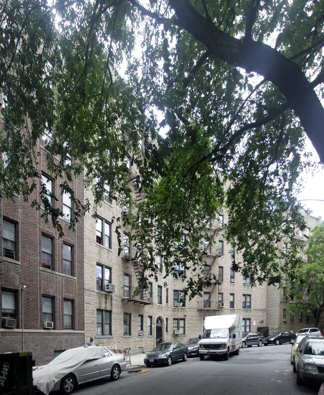 17-23 Dongan Pl in New York, NY - Building Photo - Building Photo