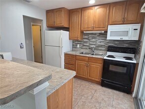 51 Tangerine Ct in Lehigh Acres, FL - Foto de edificio - Building Photo